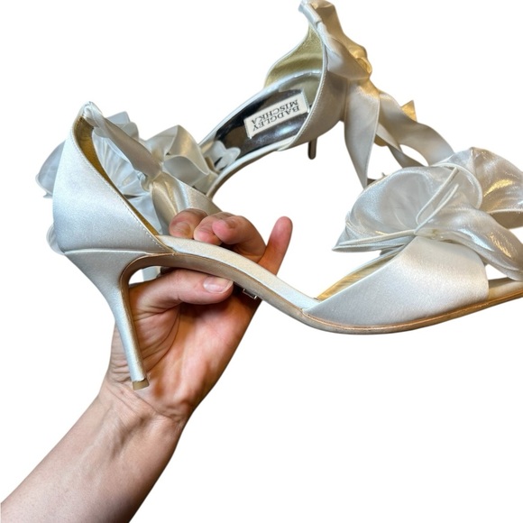 👠 Badgley Mischka Neryssa White Satin Heels Size 10‎ Bridal Wrap Bow Sandals 👠 - Picture 7 of 11